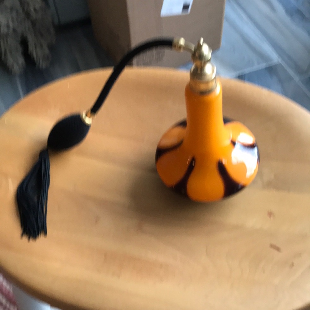 Perfume atomizer